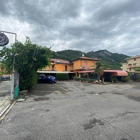 Macloud pub B&B Sarnico Exterior foto